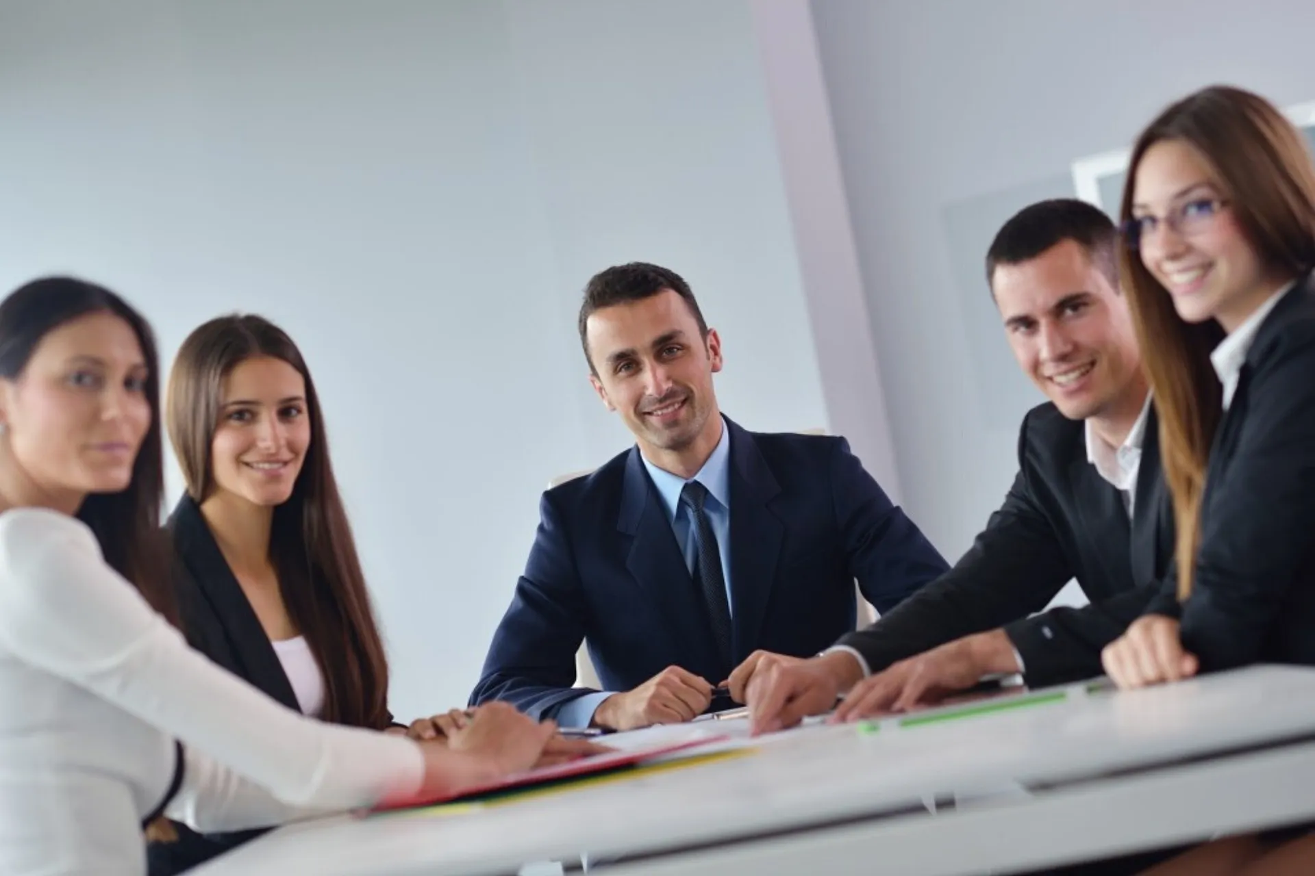 Image of people in a meeting_makecloudwork.com